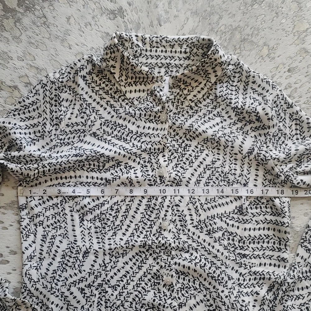 Cabi Split Back Geometric Print Long Sleeve Button Up Blouse SzS